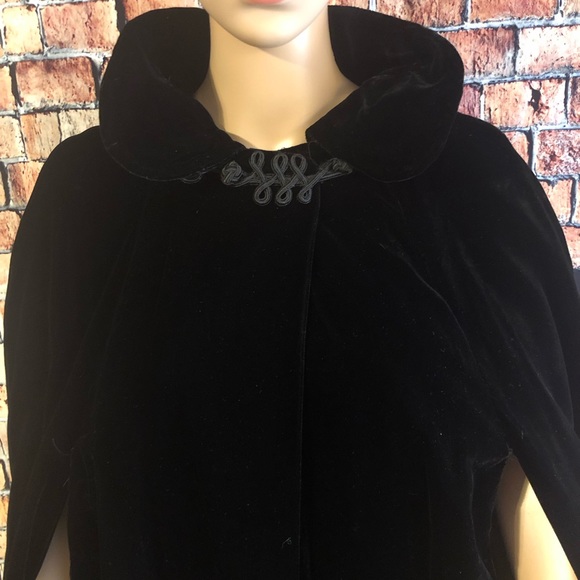 Vintage lined Black Velour Slit Arms Cape no tags - Picture 2 of 9